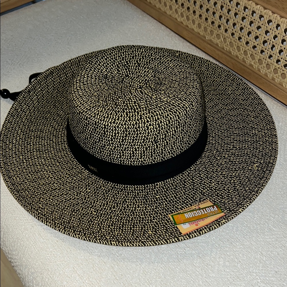Stylish Black and Tan Hat